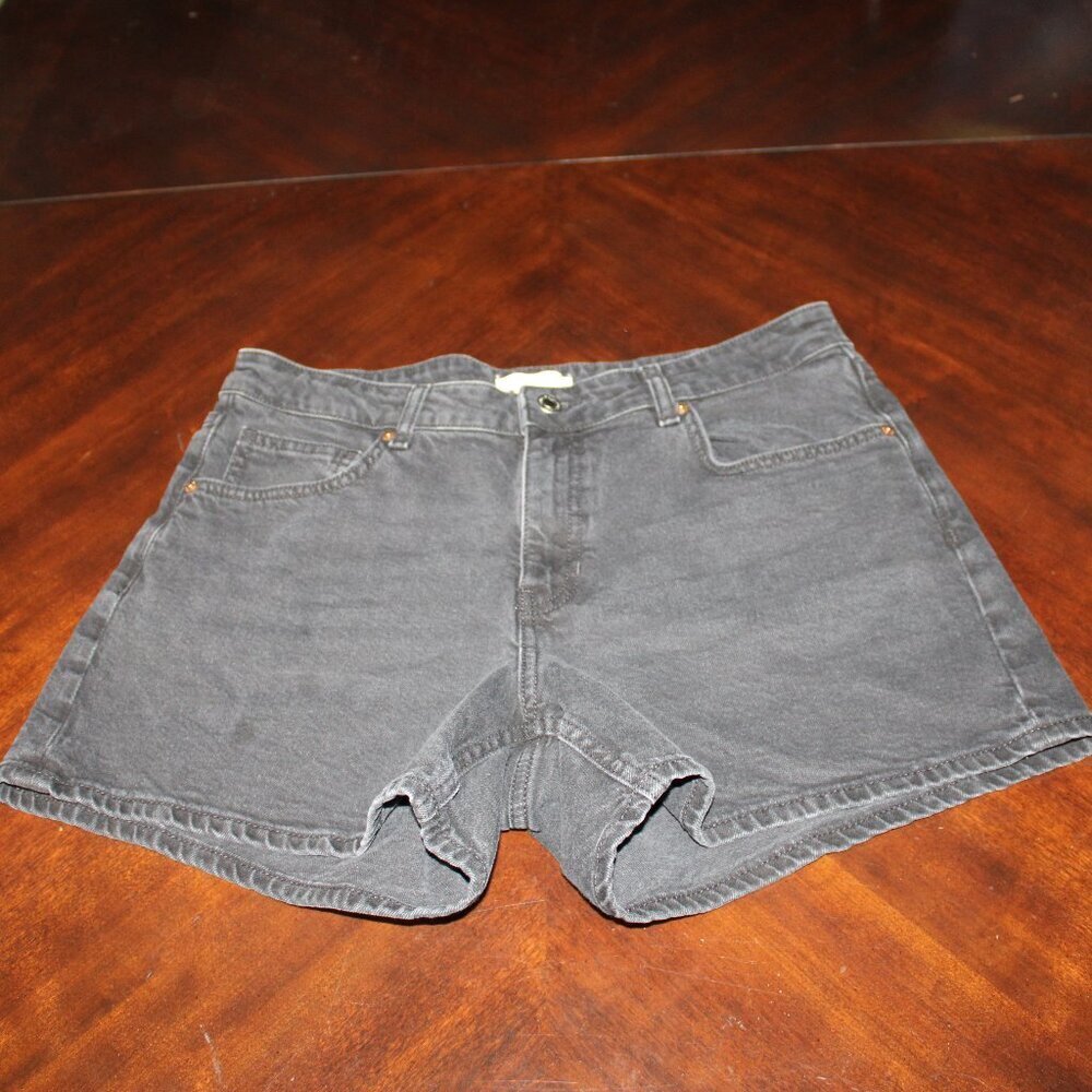 H&M Denim Shorts Dark Wash – Size 12
